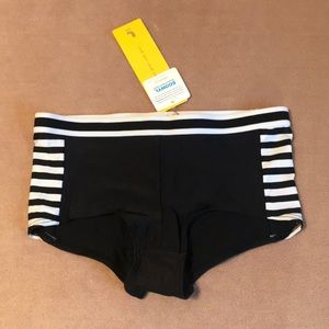 NWT Lole Maine semi cheeky boyshorts swim bottoms. Black and white. Size XS.